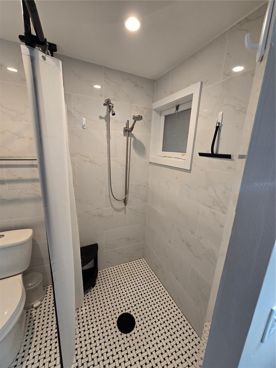 FLORI DE LEON APTS CO-OP - Residential