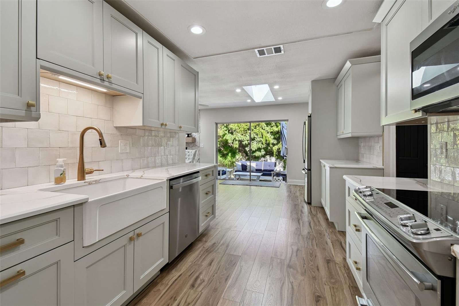 HARBOR OAKS ESTATES - Residential