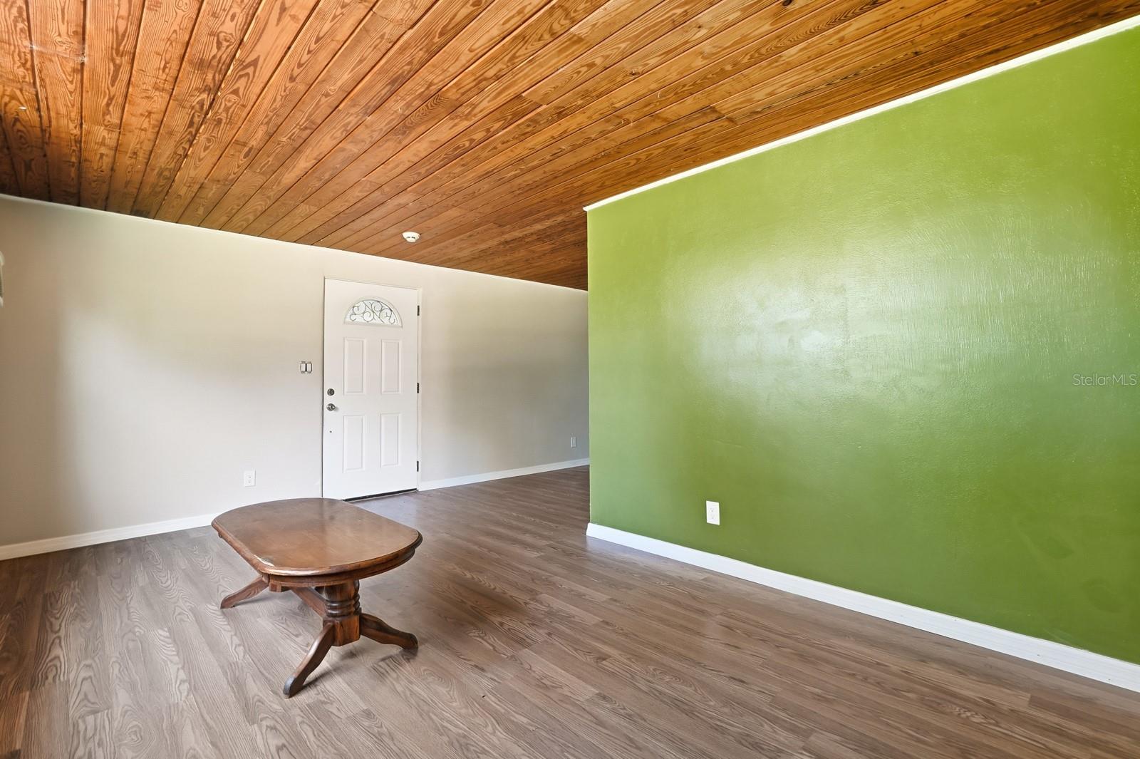 HIBISCUS PARK IN BLK 32 DAYTONA - Residential