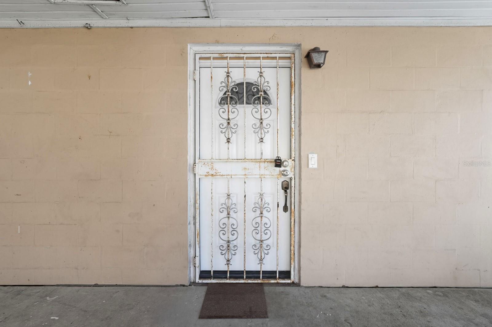 437 LOCKHART STREET
