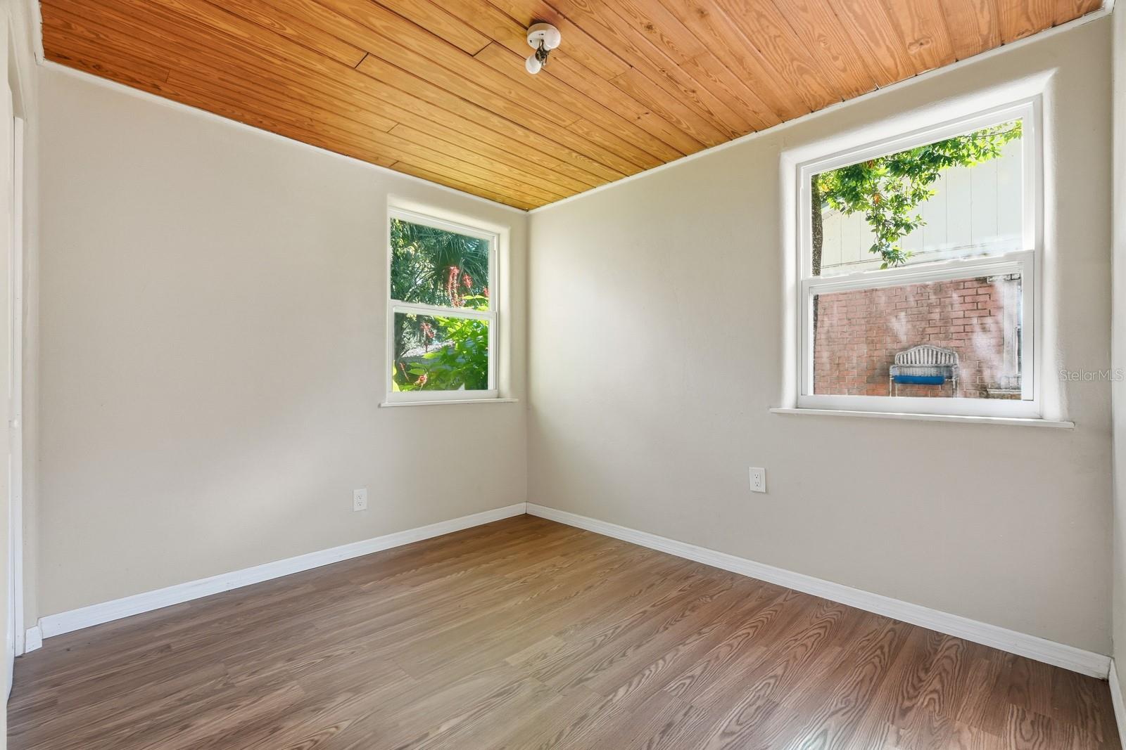 HIBISCUS PARK IN BLK 32 DAYTONA - Residential