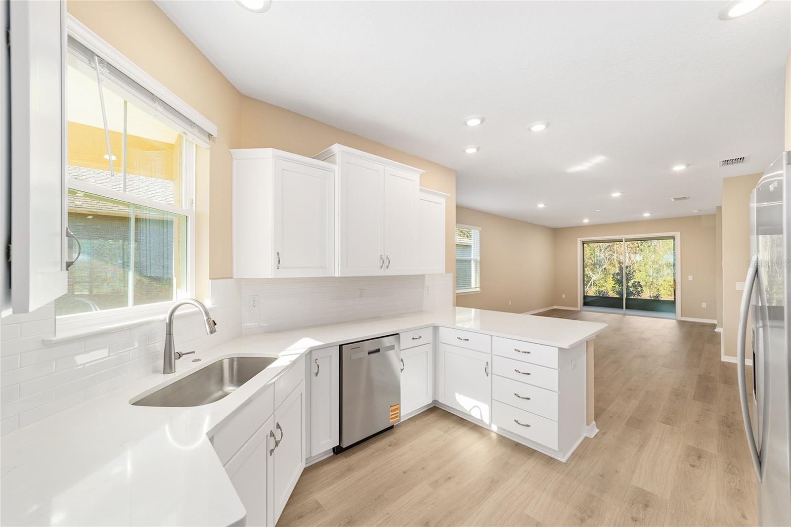 ON TOP OF THE WORLD - Residential