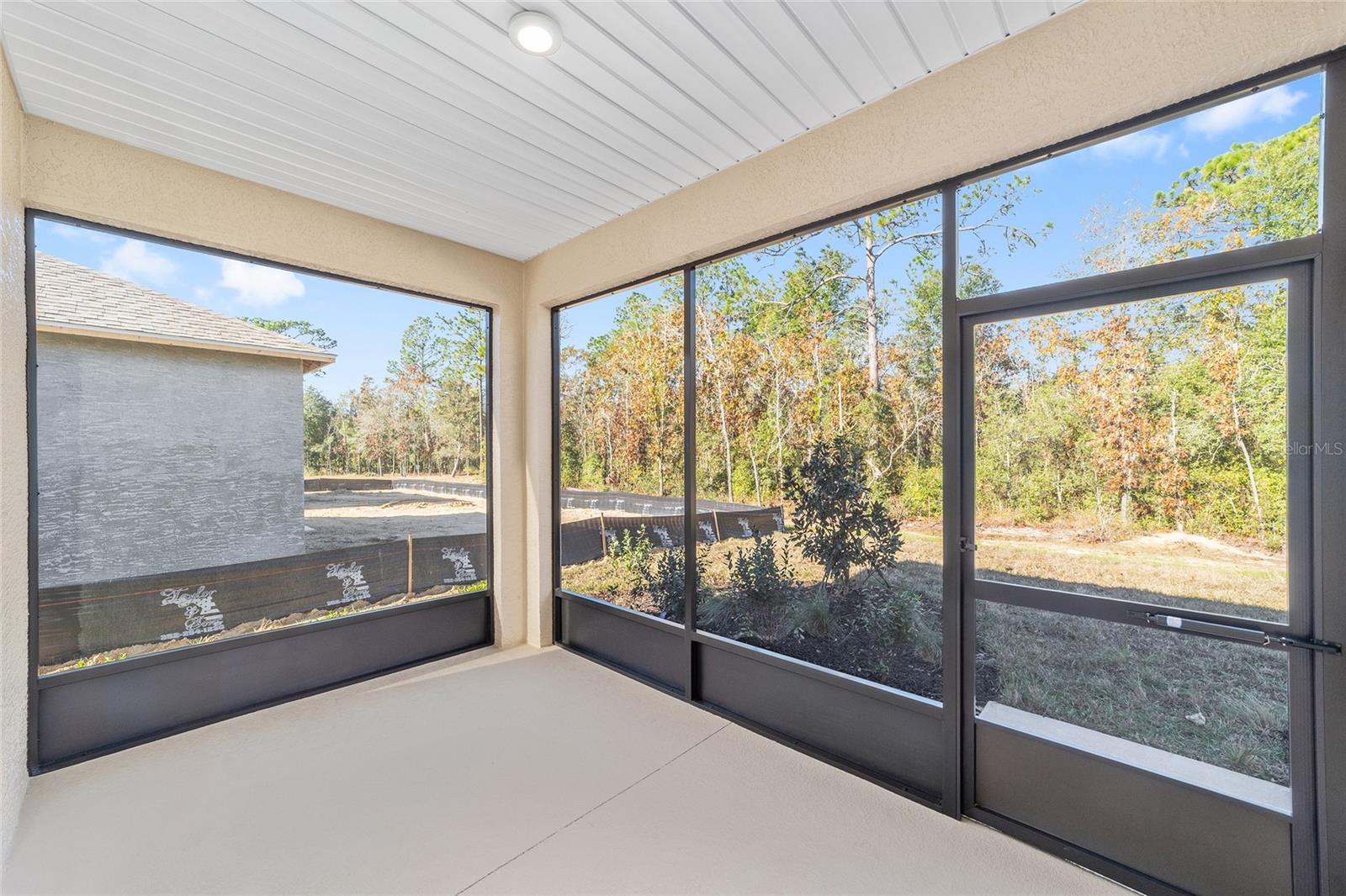 ON TOP OF THE WORLD - Residential