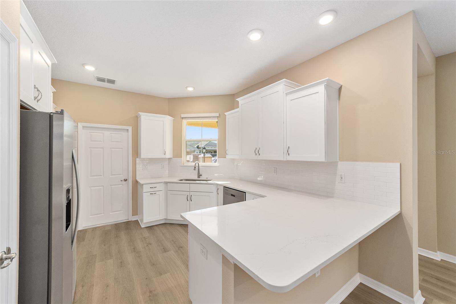 ON TOP OF THE WORLD - Residential