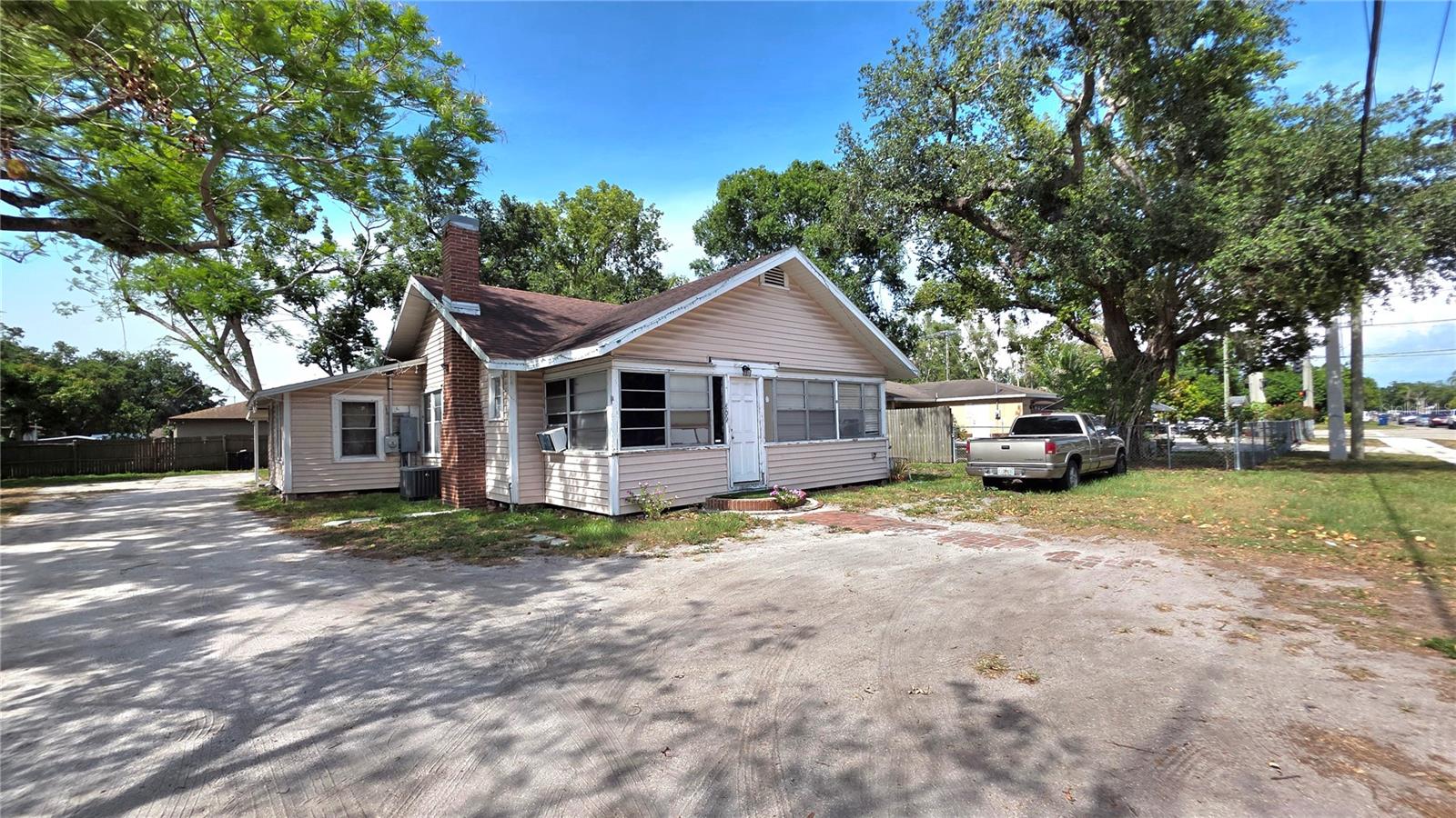Ideal starter home featuring 3 bedrooms, 1 bathroom, and a versatile den perfect as a home office. Situated on an oversized lot with ample parking for your vehicles, guests, or even a recreational trailer. Don’t miss this opportunity—schedule your private showing today!