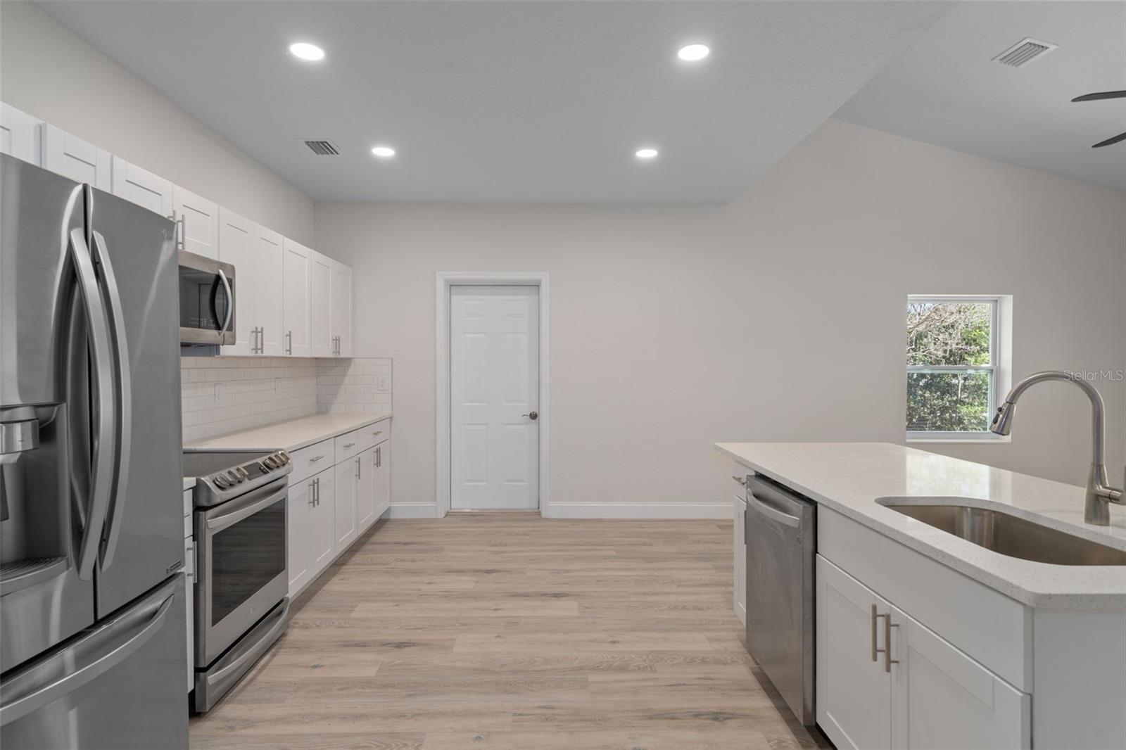 LEISURE HILLS - Residential