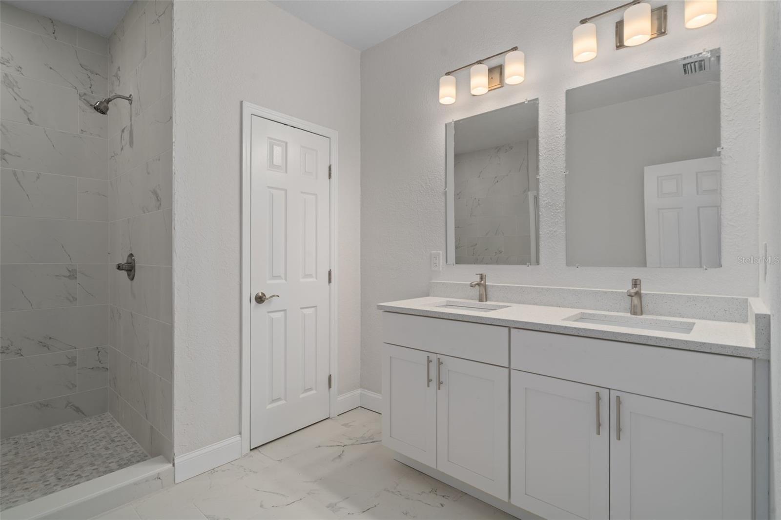 LEISURE HILLS - Residential