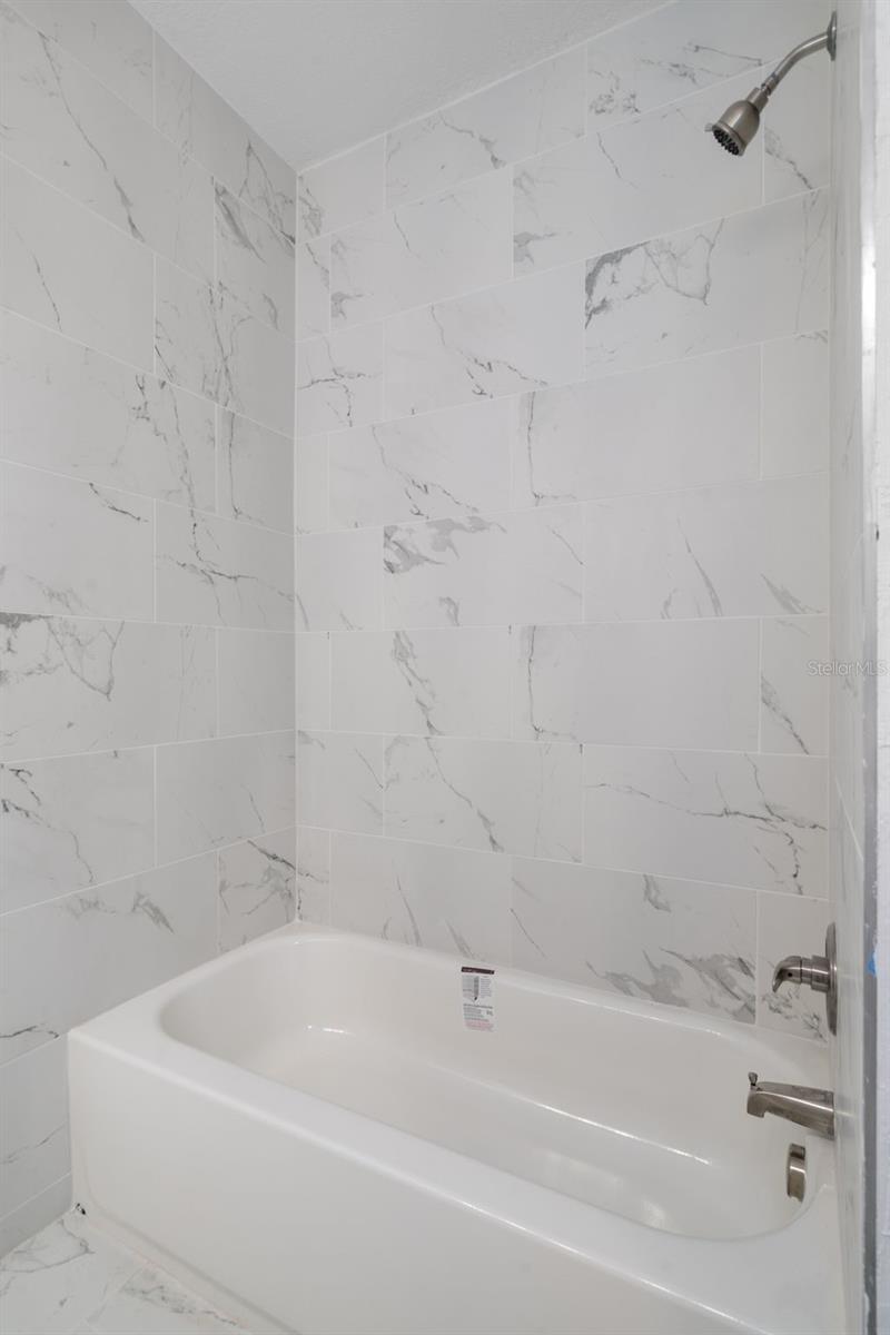 LEISURE HILLS - Residential