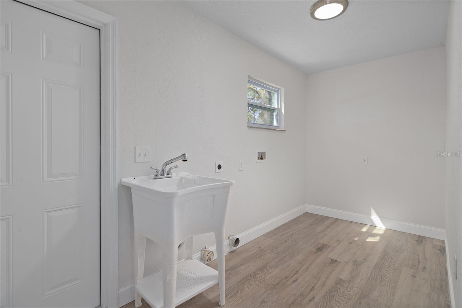 LEISURE HILLS - Residential