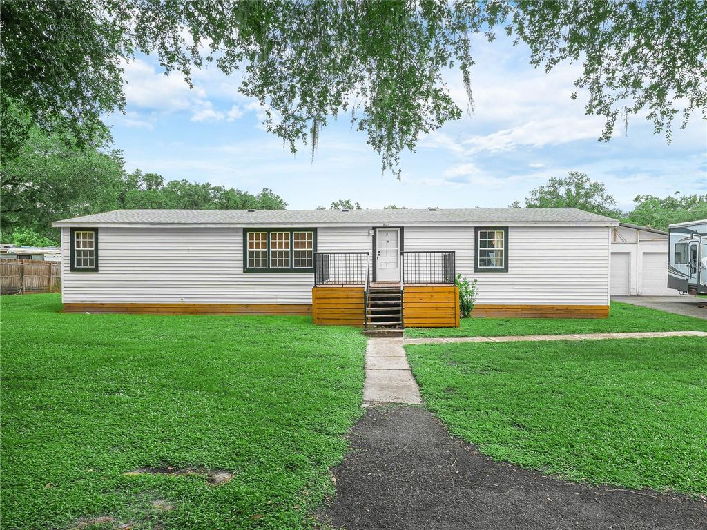 Photo of 2227 Bruton Road, Plant City, FL 33565 (MLS # L4954137)