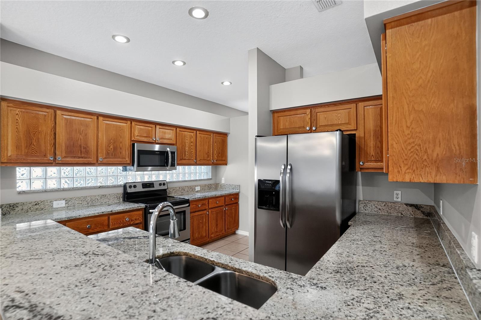 SUNSET LAKES PH 1 - Residential