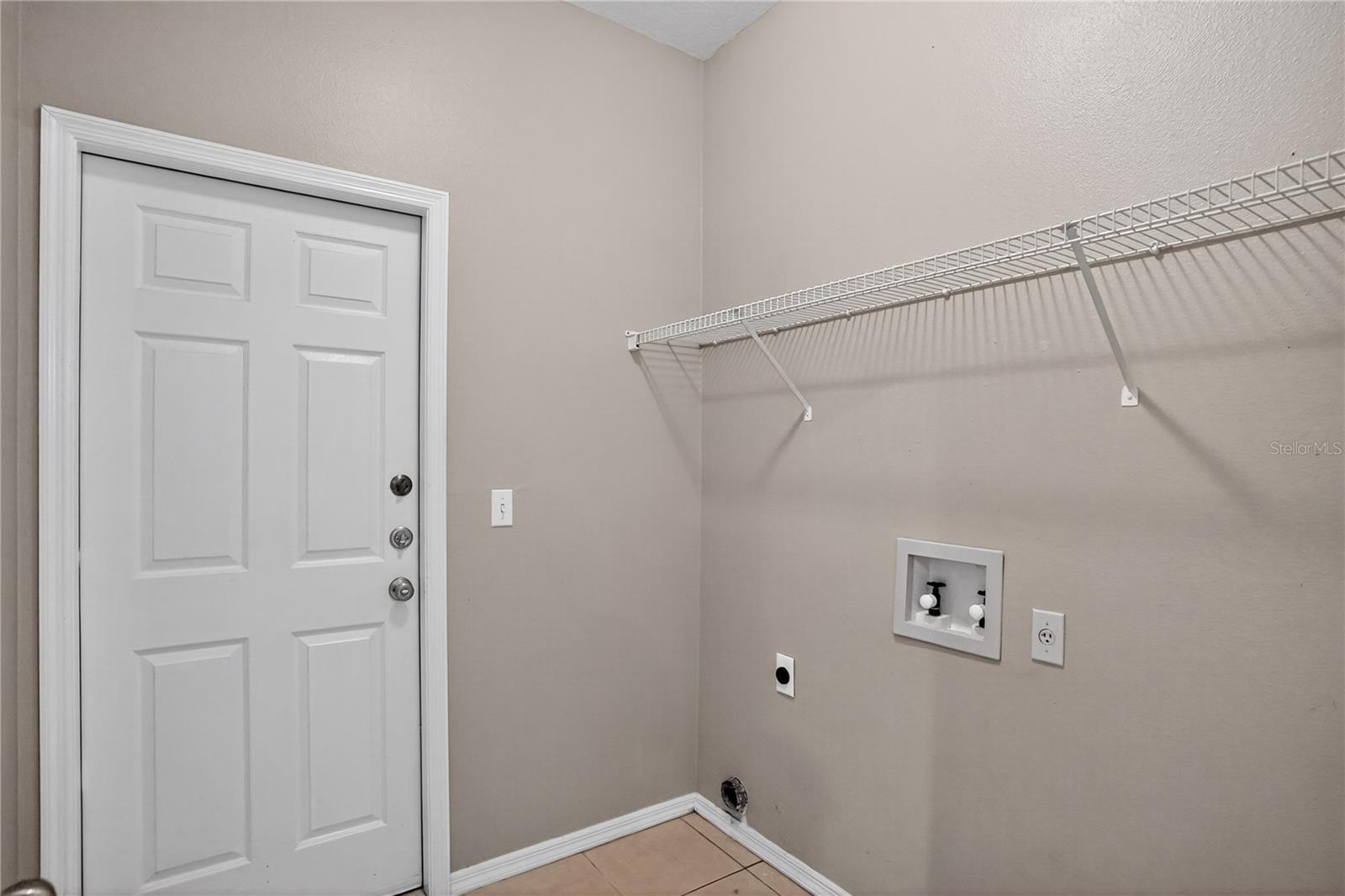 SUNSET LAKES PH 1 - Residential