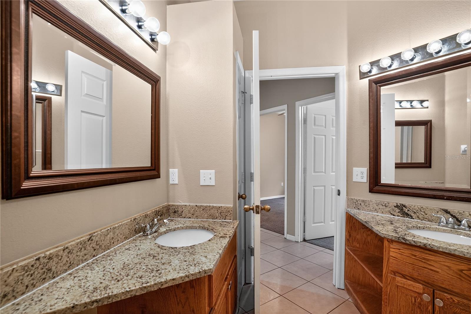 SUNSET LAKES PH 1 - Residential