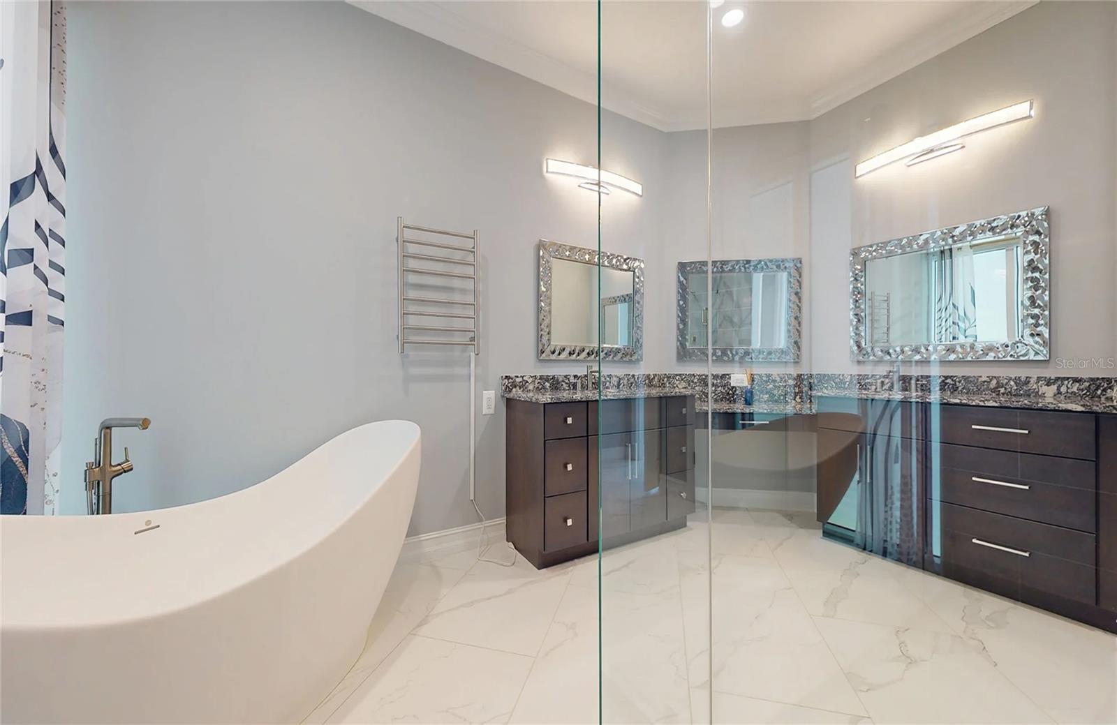 BAY ESTATES - Residential