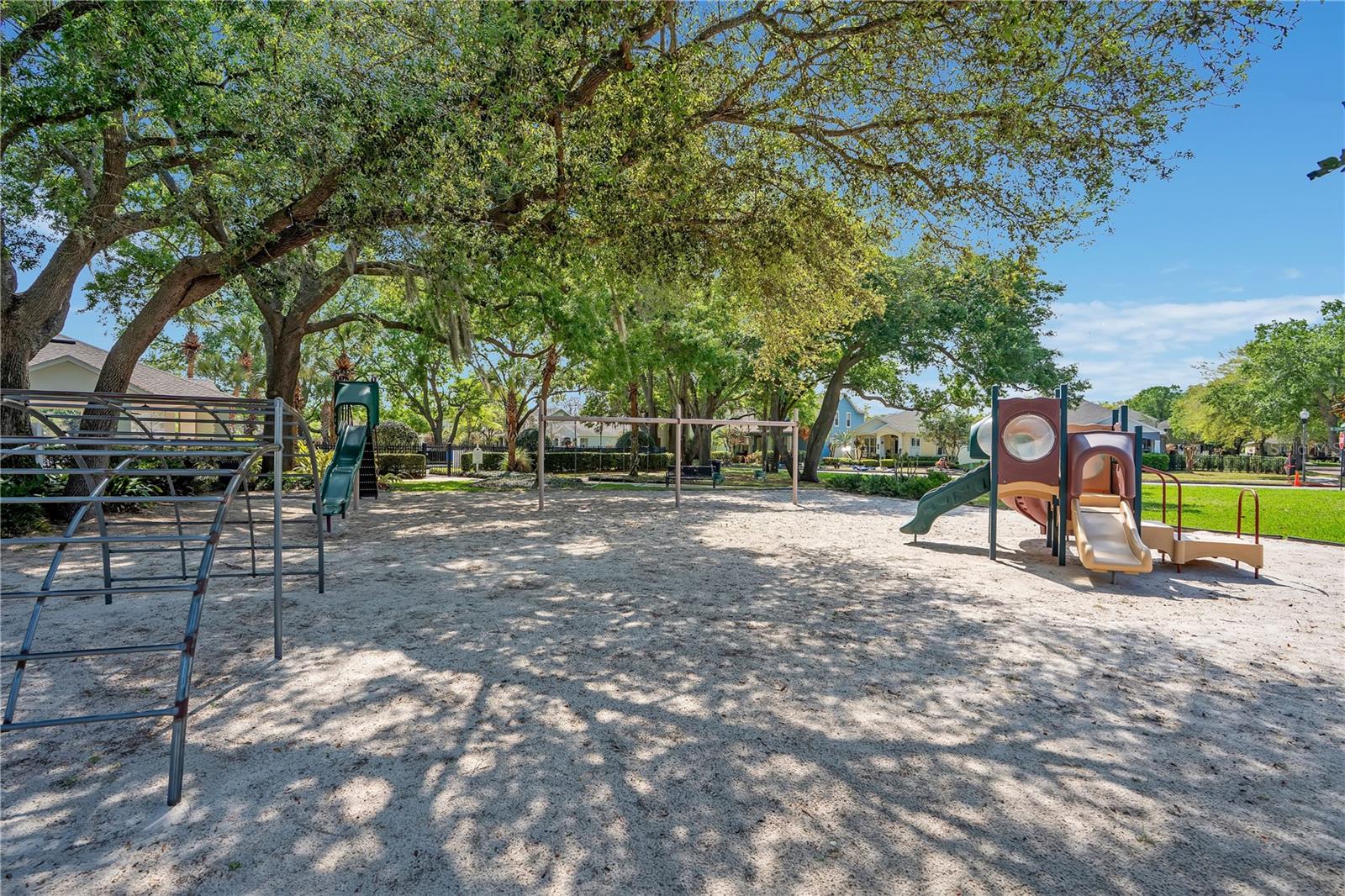 WINTER OAKS - Residential