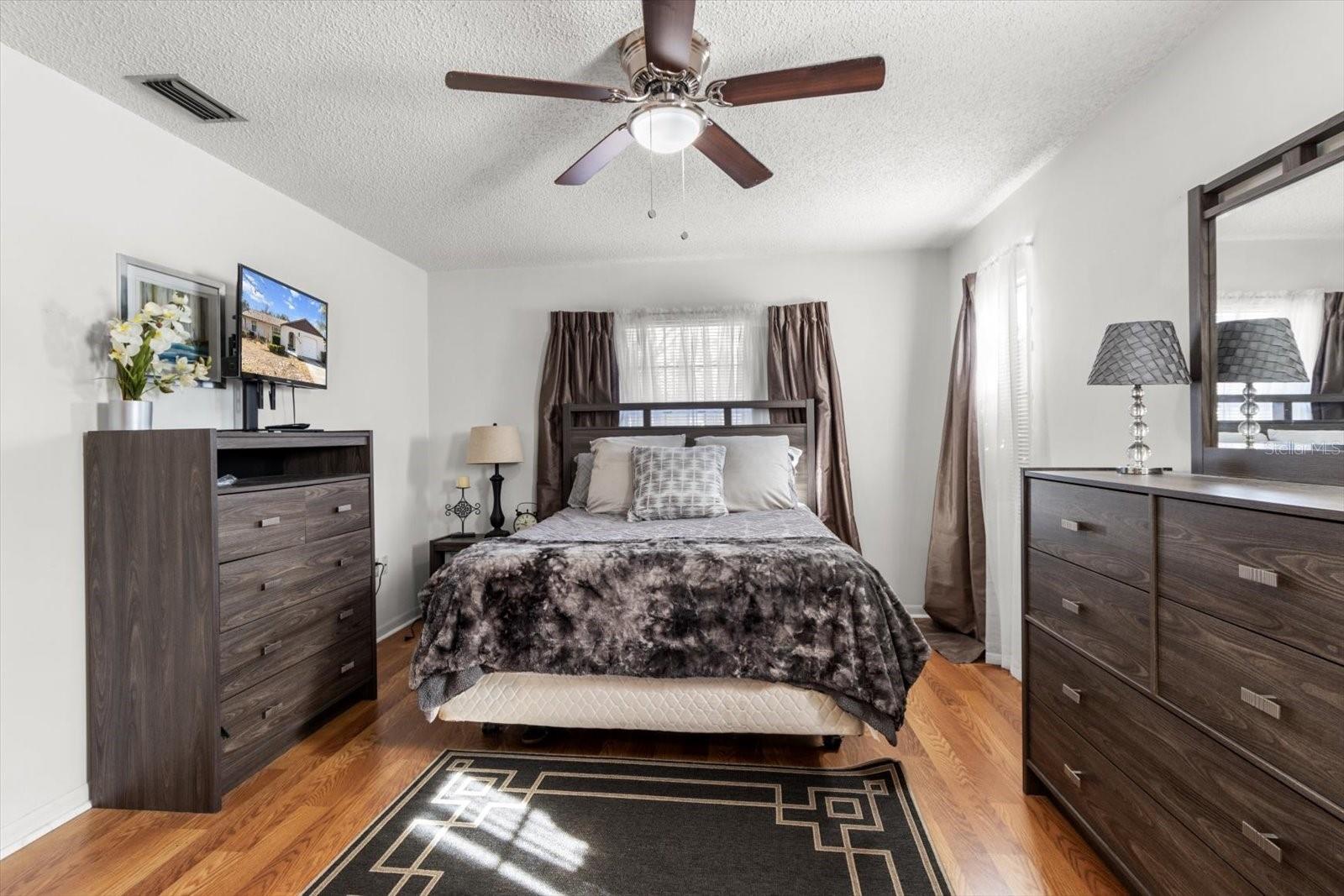 5570 W CAGNEY LOOP