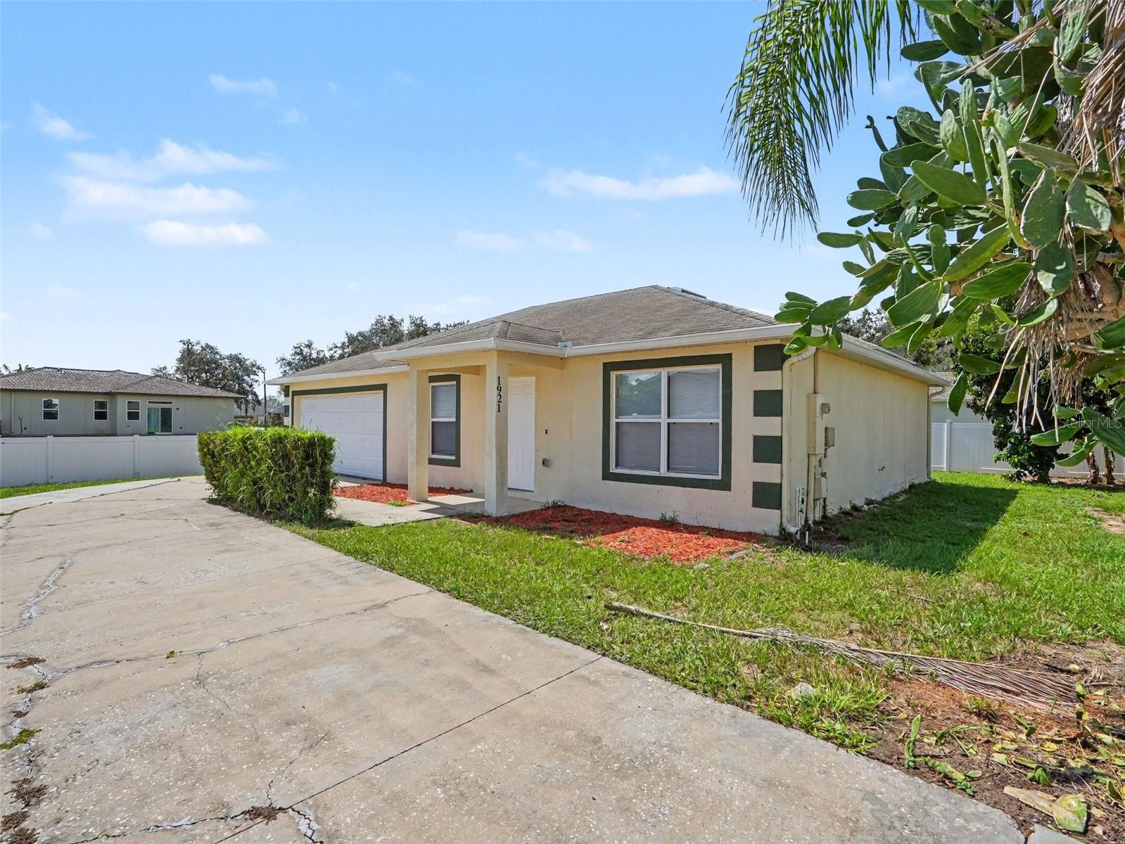 1921 MANATEE DRIVE
