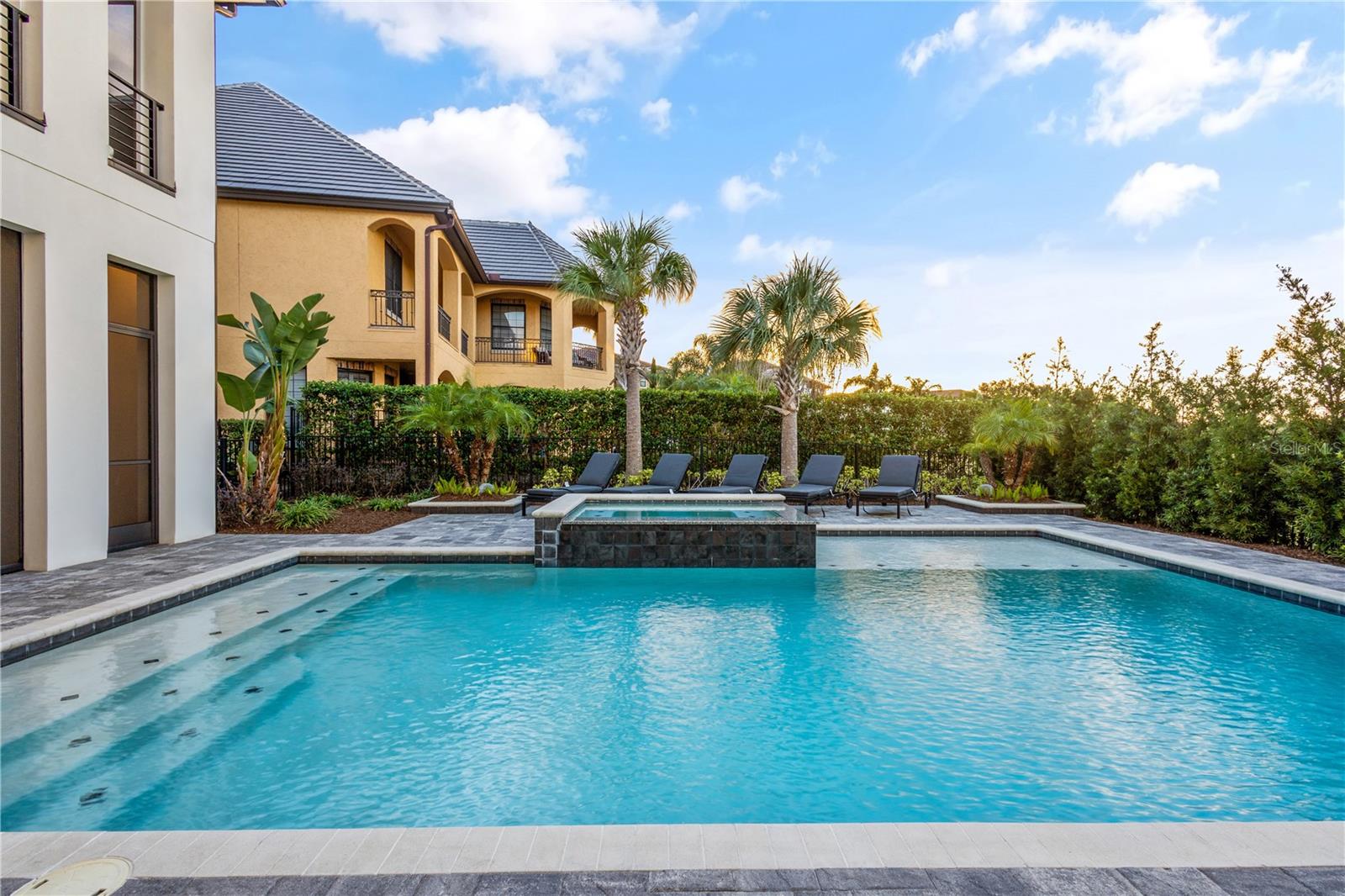 REUNION WEST VLGS NORTH - Residential