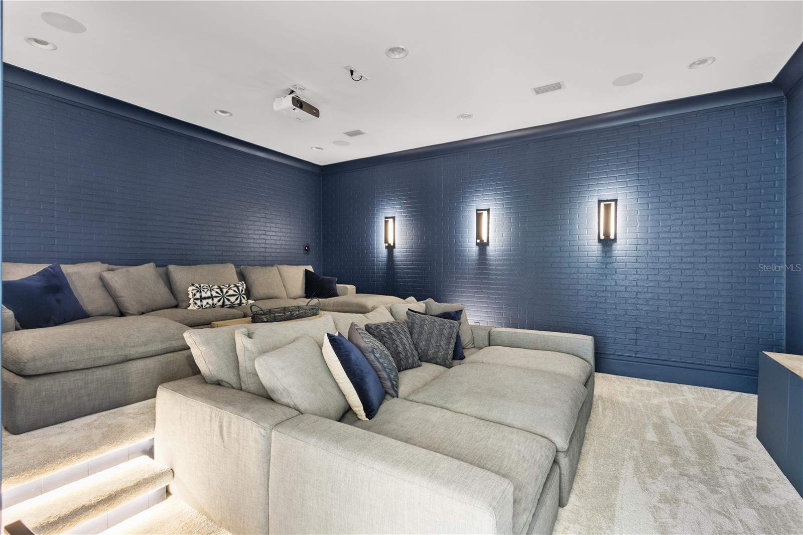 REUNION WEST VLGS NORTH - Residential