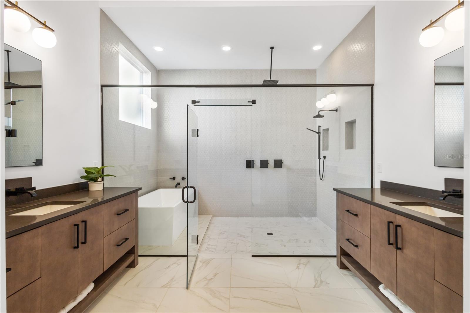 REUNION WEST VLGS NORTH - Residential