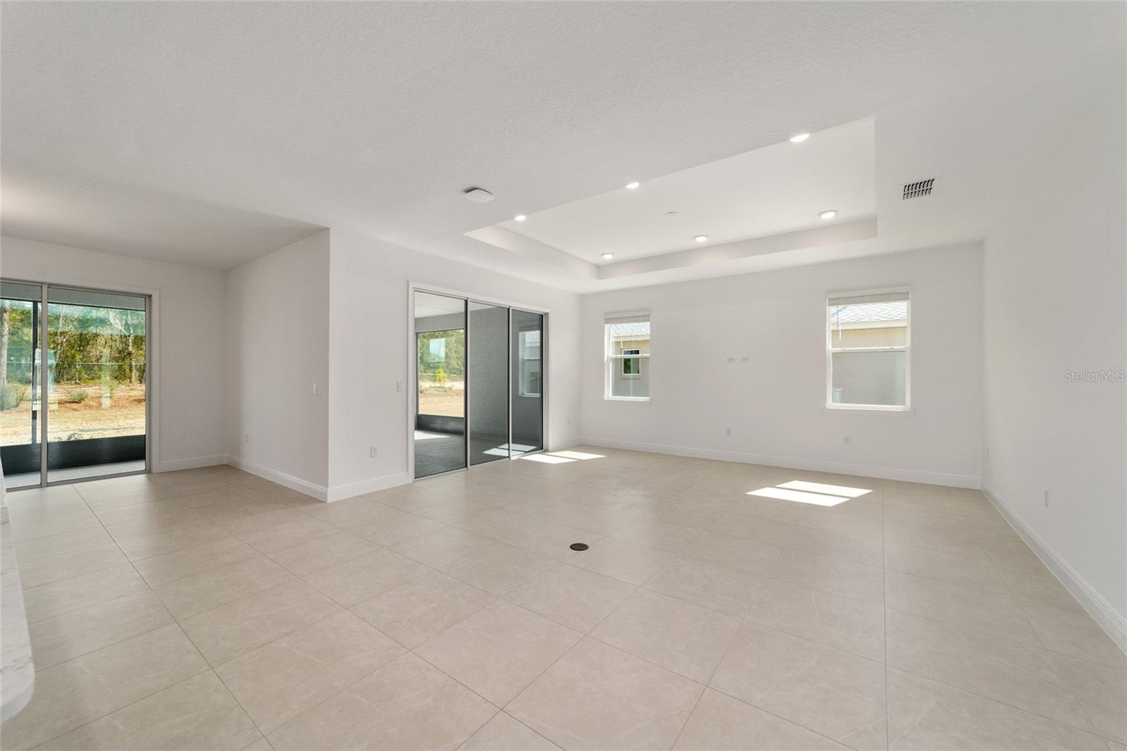 ON TOP OF THE WORLD - Residential