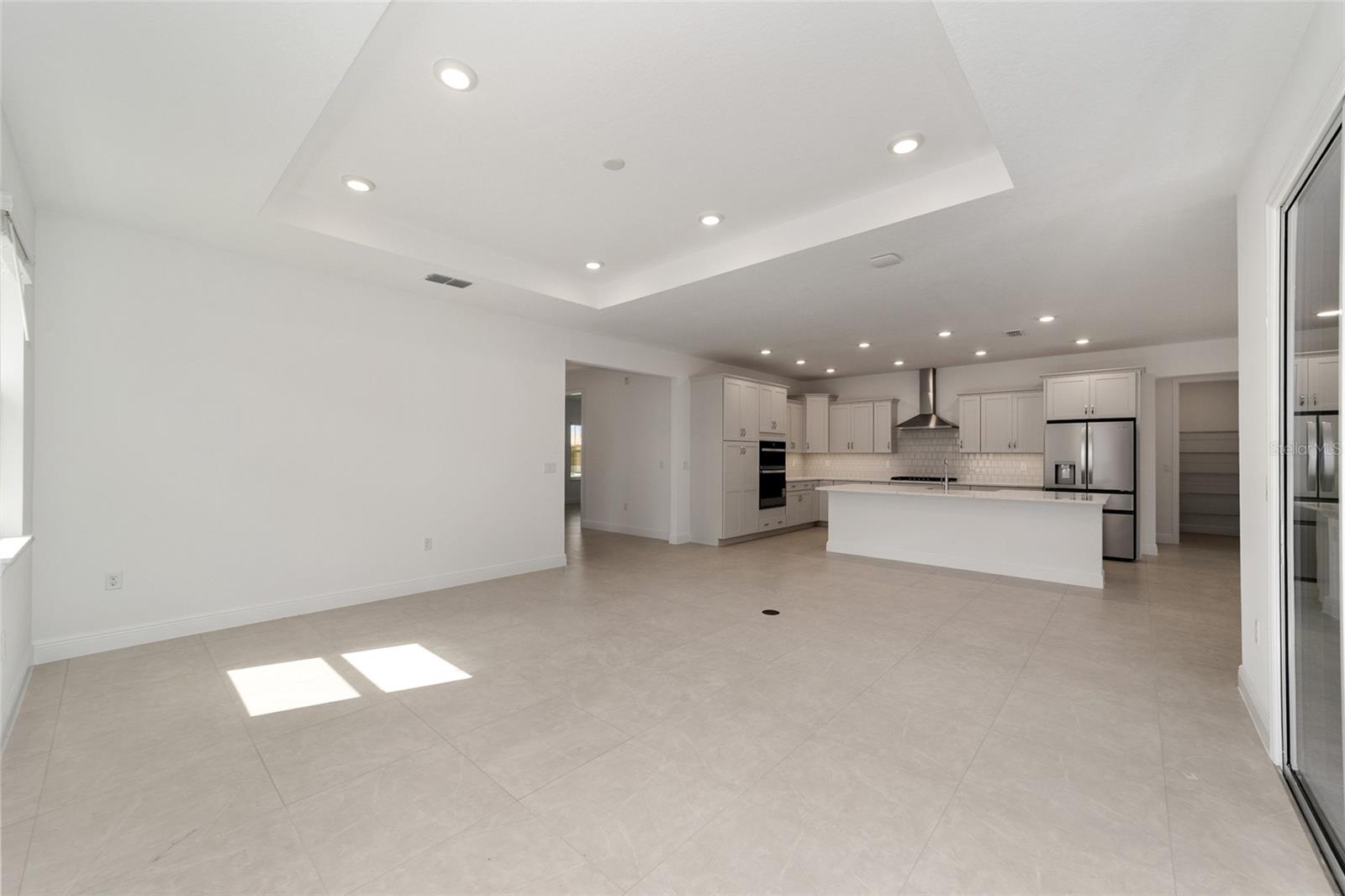 ON TOP OF THE WORLD - Residential