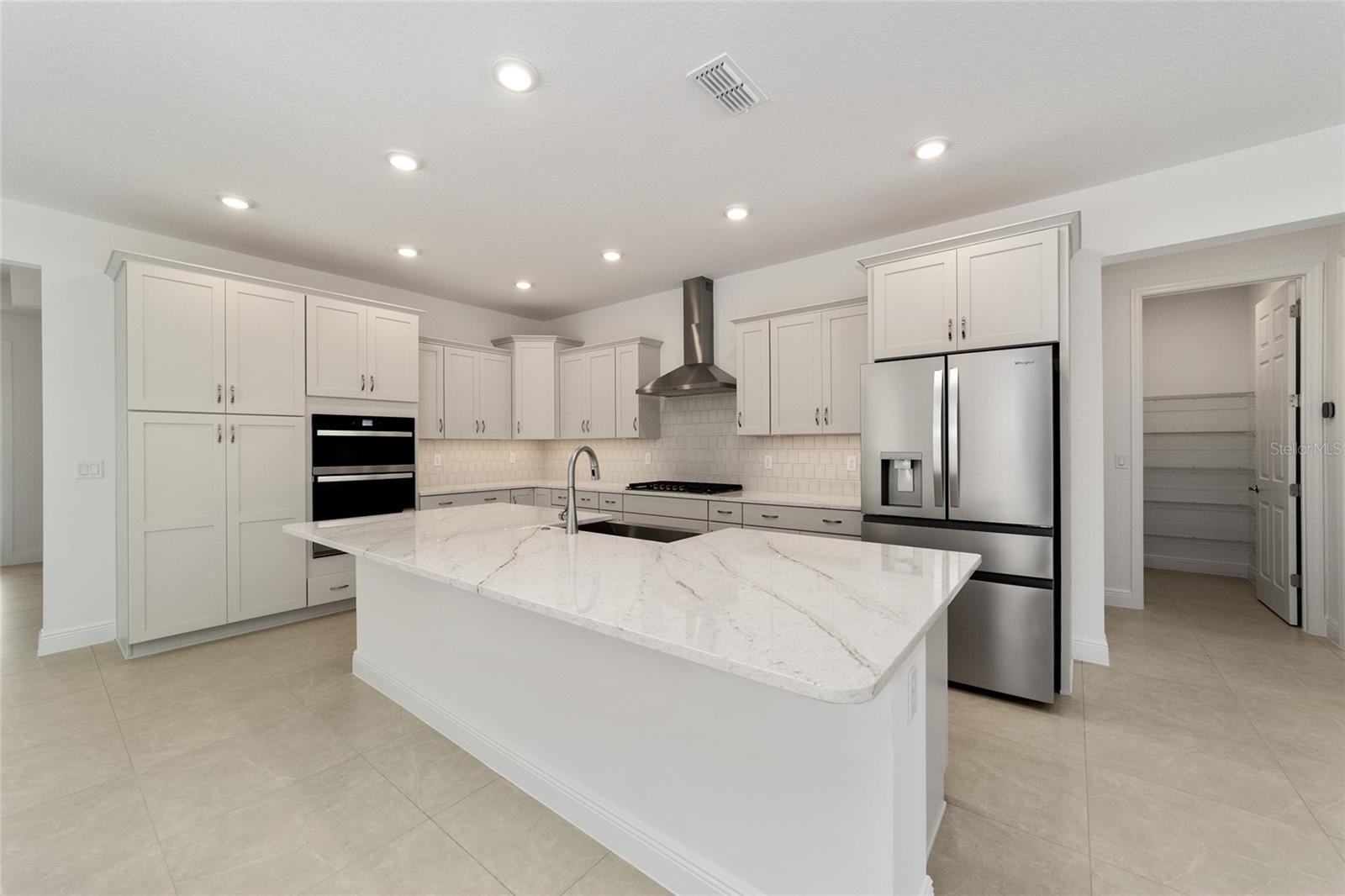 ON TOP OF THE WORLD - Residential