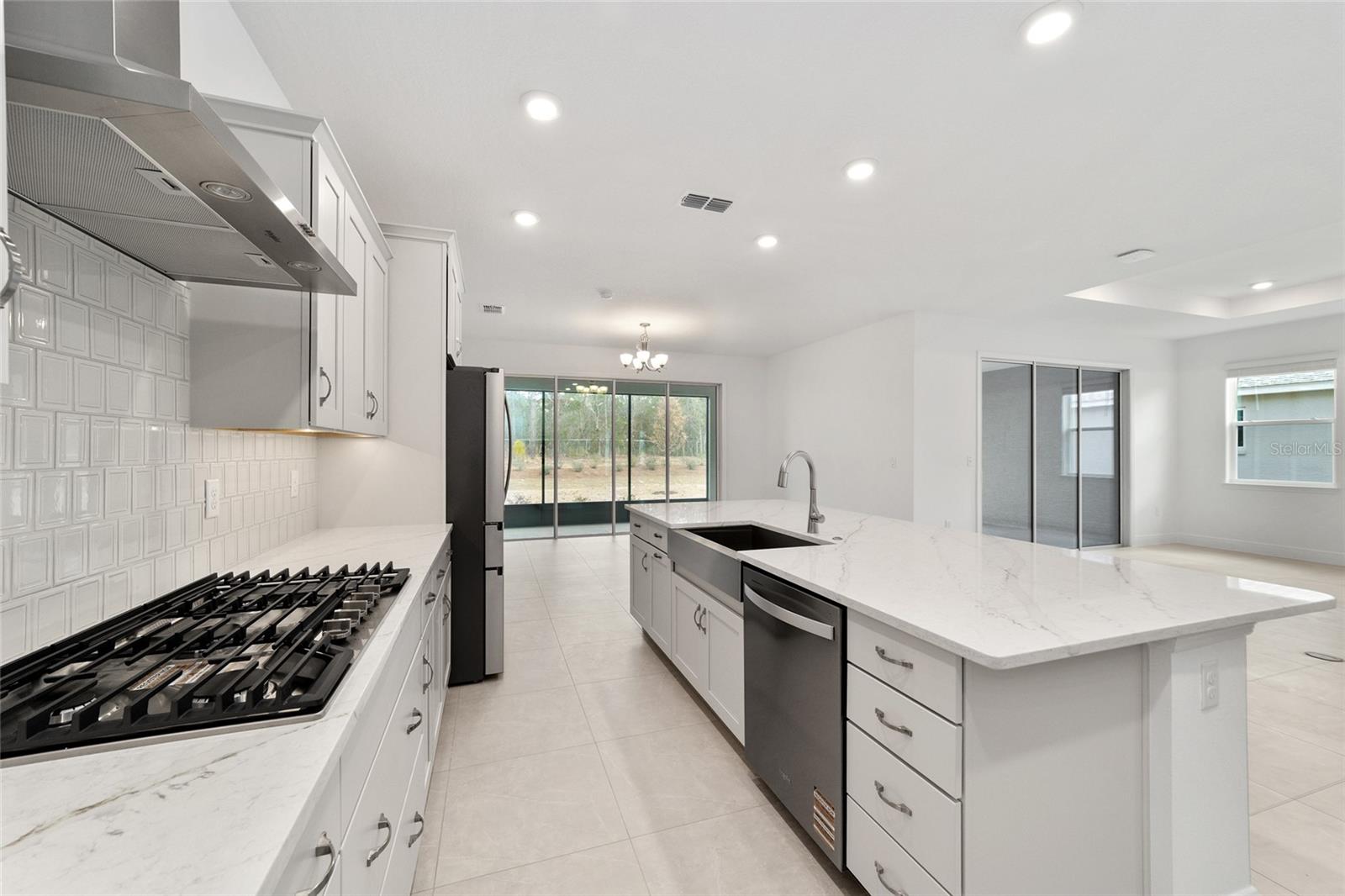 ON TOP OF THE WORLD - Residential