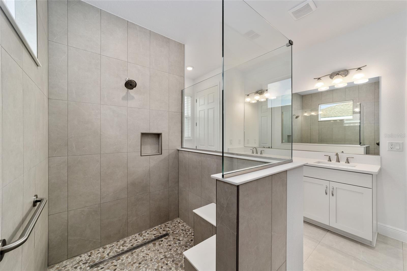 ON TOP OF THE WORLD - Residential