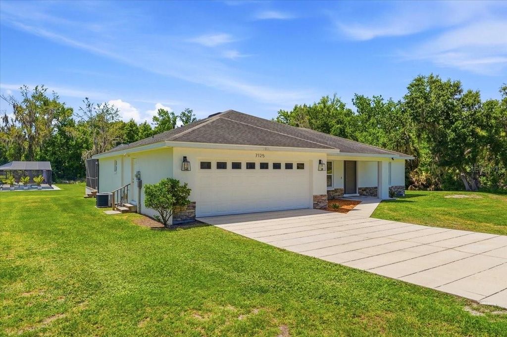 Photo of 7125 Honeysuckle Drive, Lakeland, FL 33813 (MLS # P4938792)