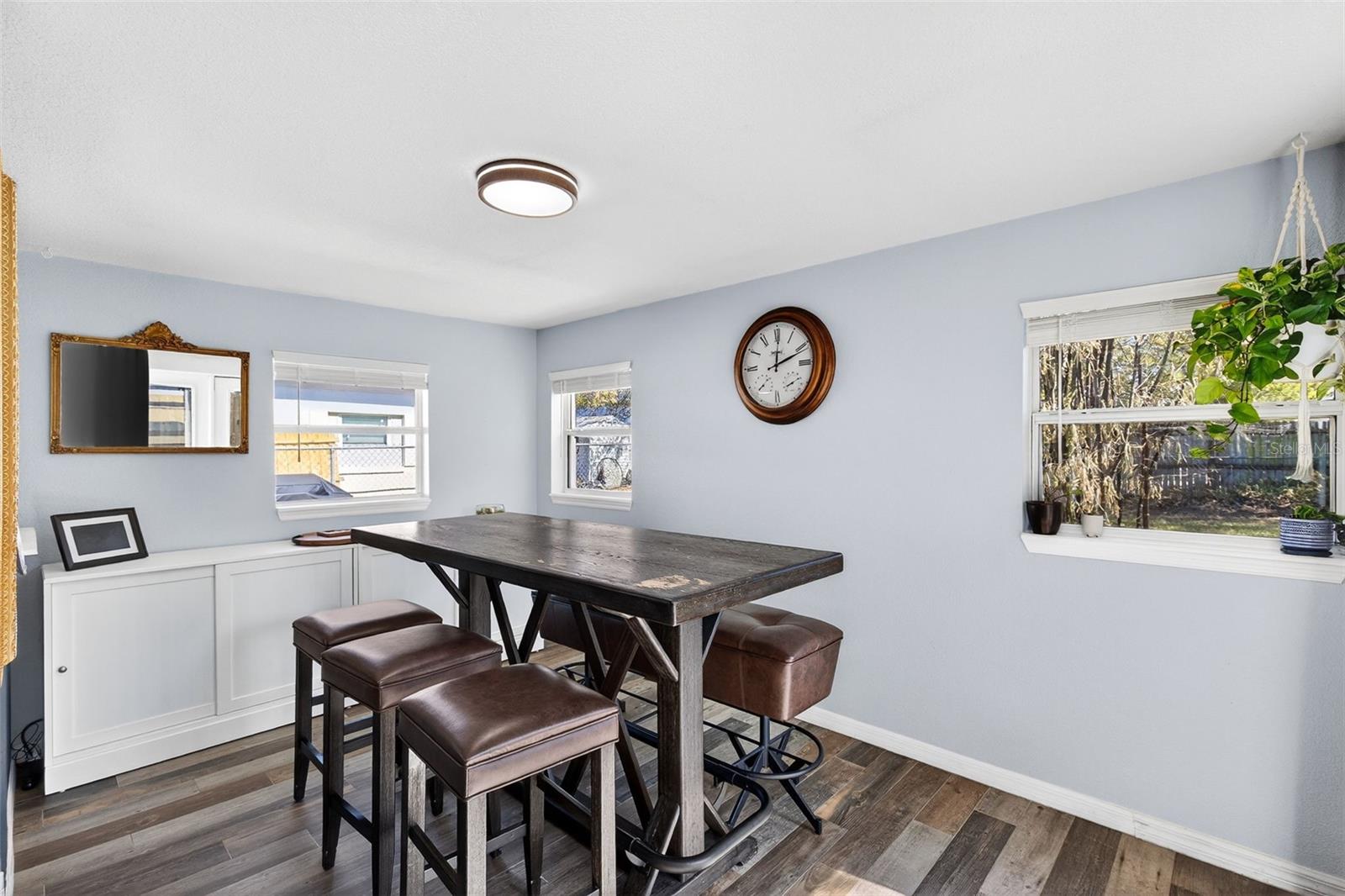 HOURGLASS HOMES - Residential