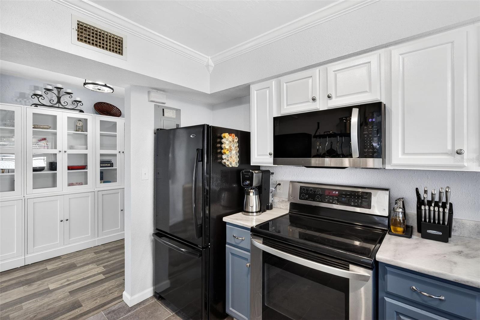 HOURGLASS HOMES - Residential