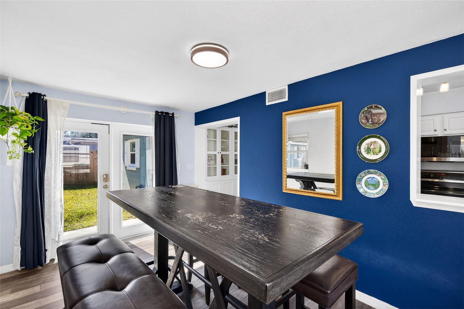 HOURGLASS HOMES - Residential