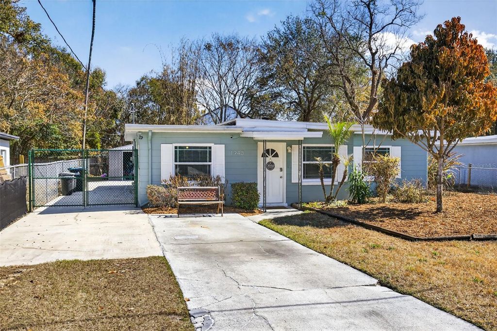 Photo of 1943 Cloverlawn Avenue, Orlando, FL 32806 (MLS # O6381533)