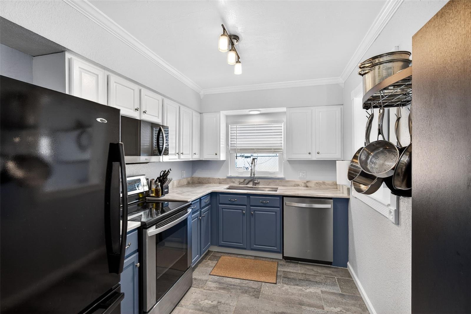 HOURGLASS HOMES - Residential