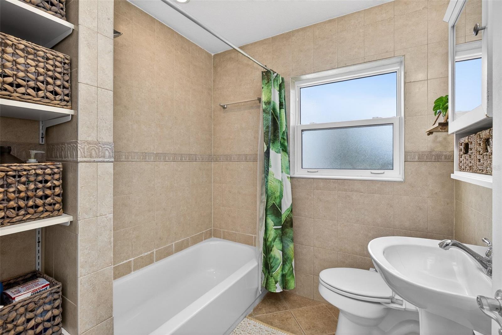 HOURGLASS HOMES - Residential