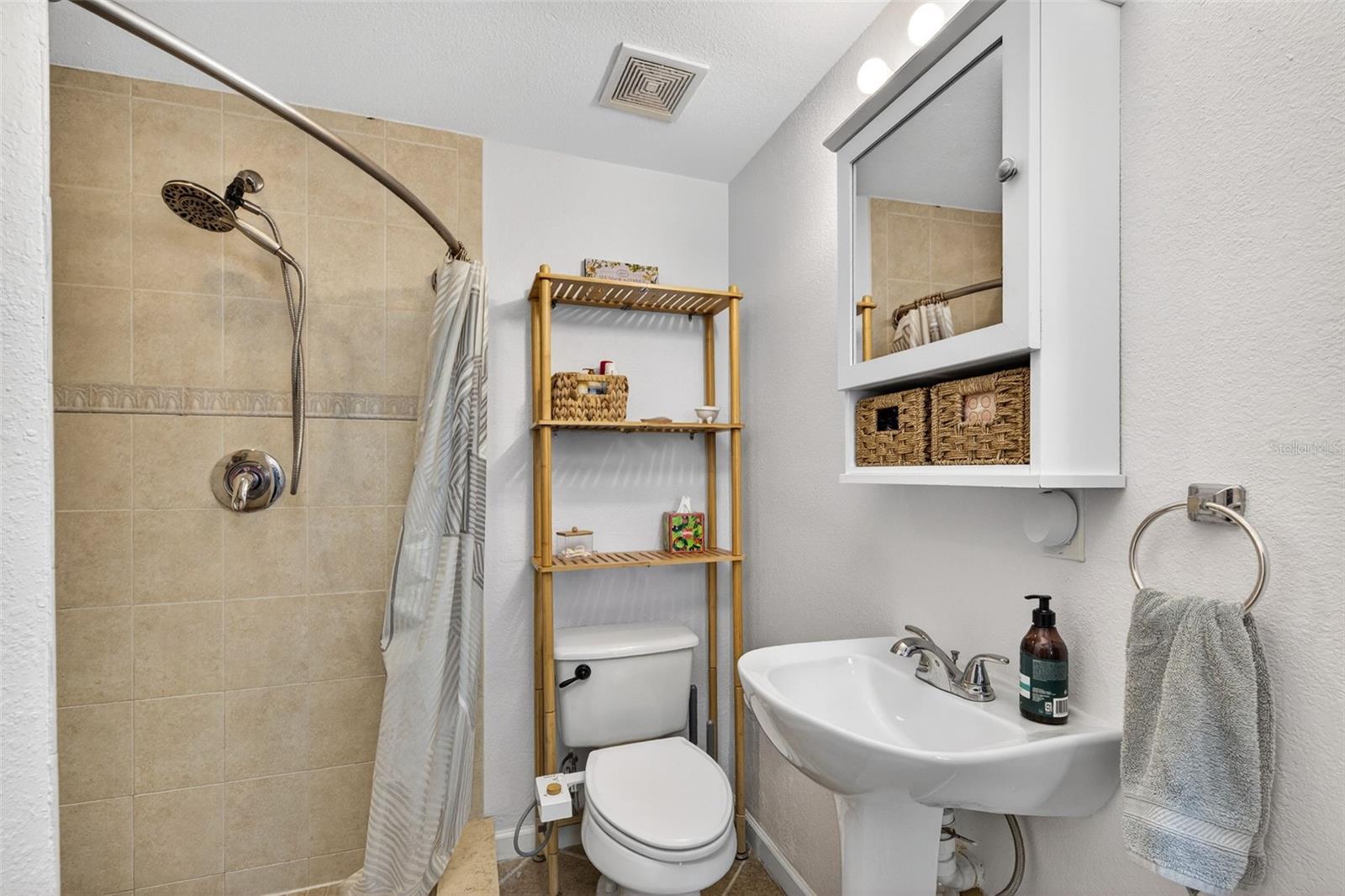 HOURGLASS HOMES - Residential