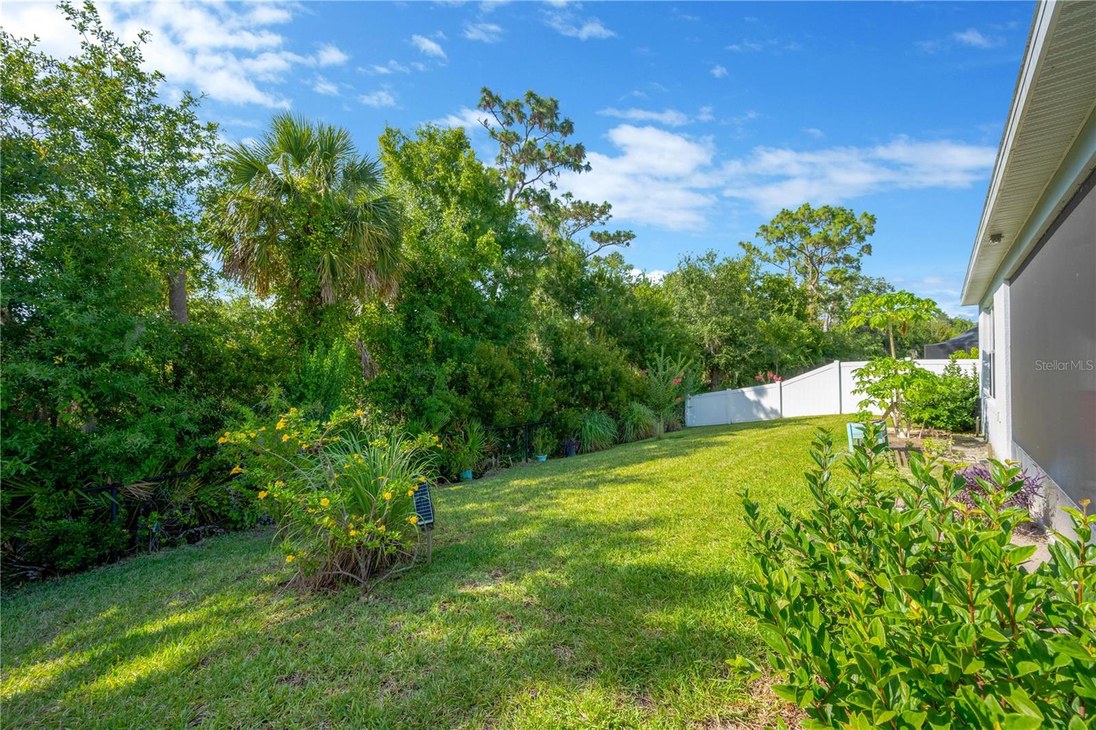 9059 SPRUCE CREEK CIRCLE