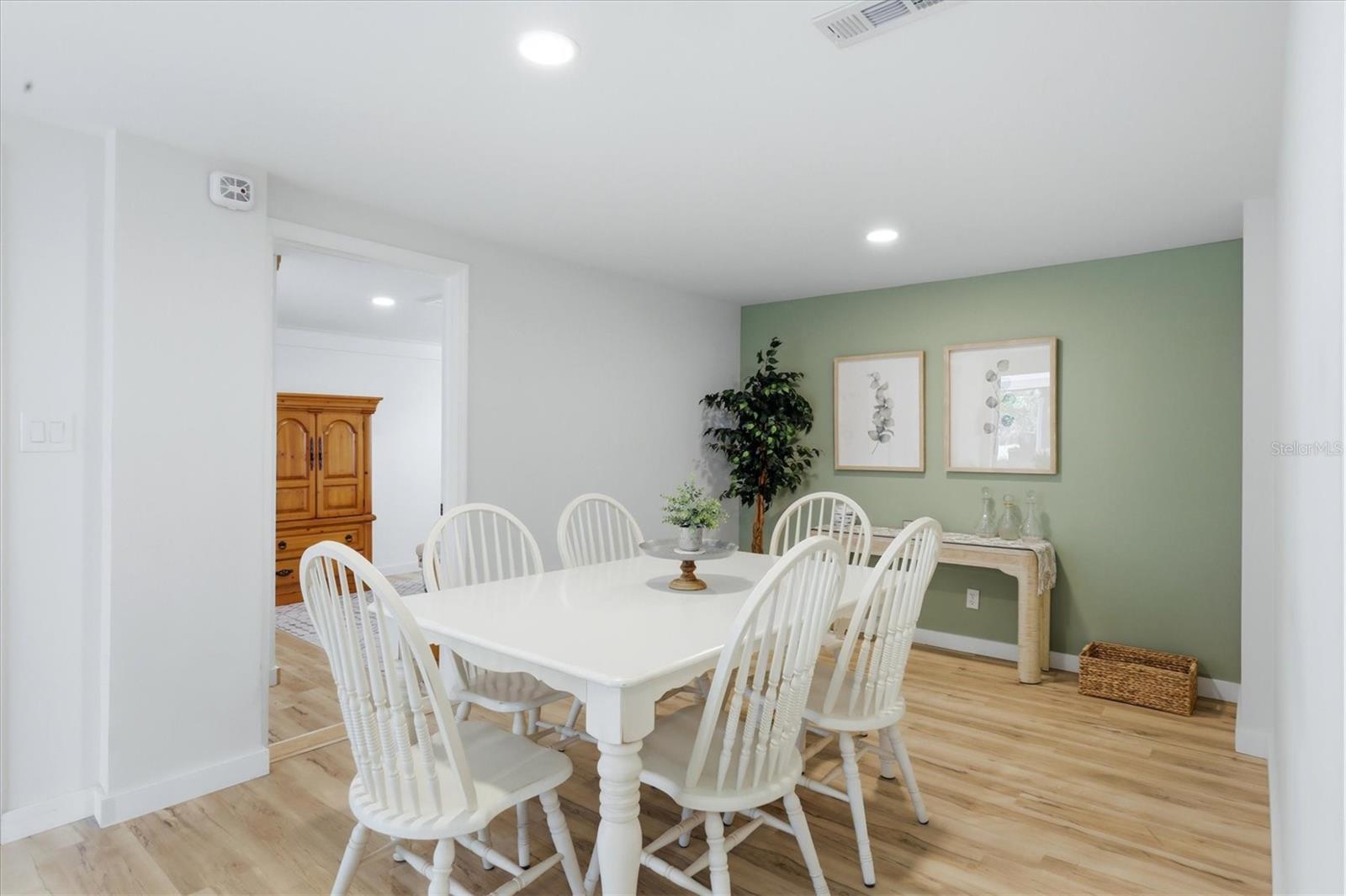 BREEZEWOOD MANOR - Residential
