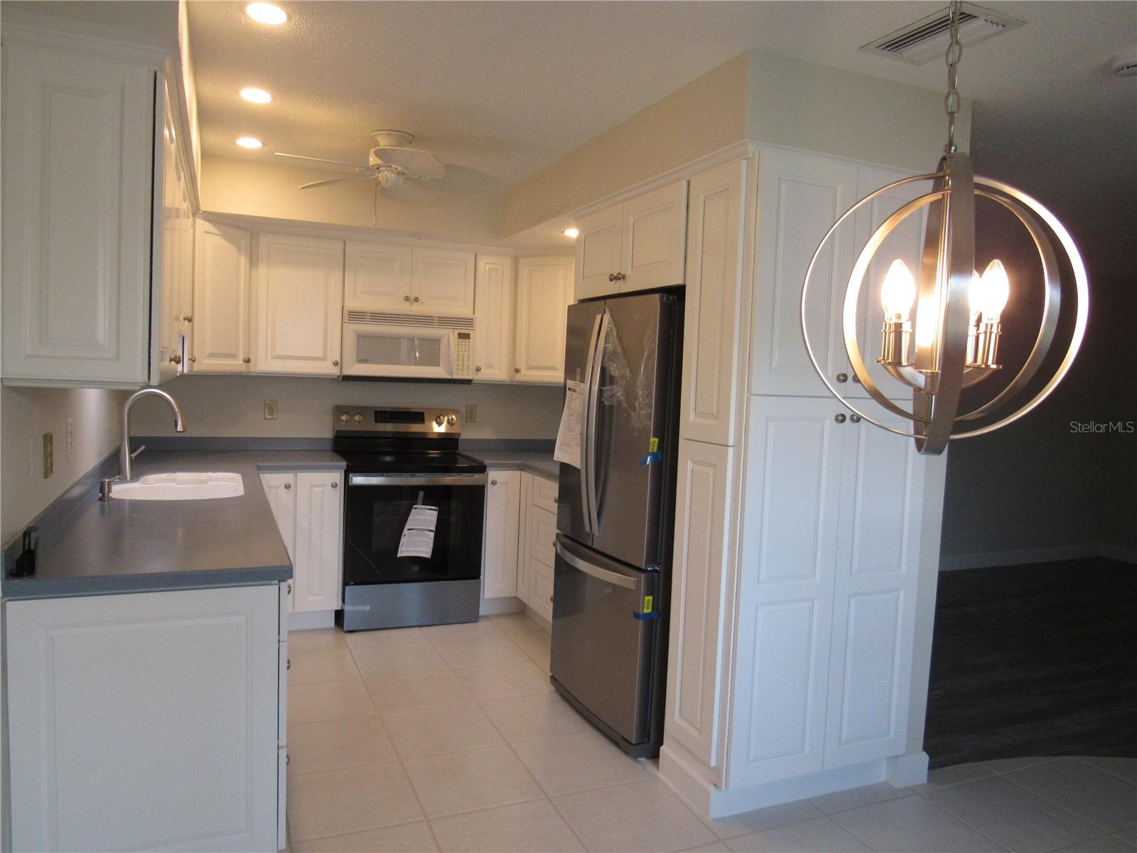 EDGEWATER MANOR - Residential