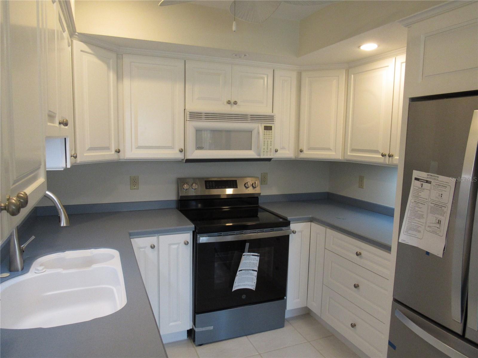 EDGEWATER MANOR - Residential
