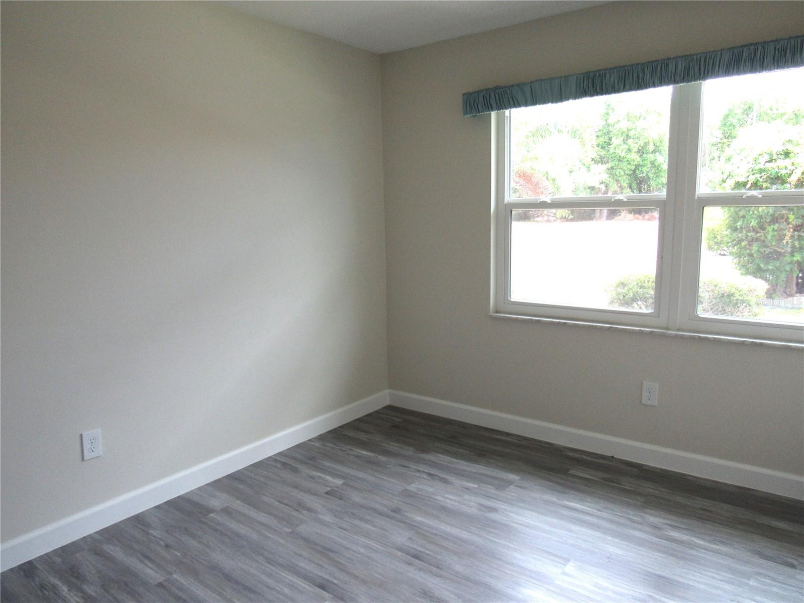 EDGEWATER MANOR - Residential