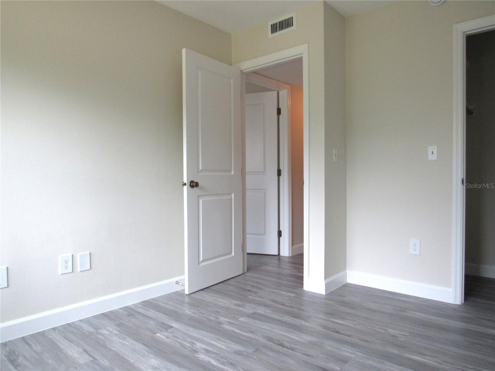 EDGEWATER MANOR - Residential