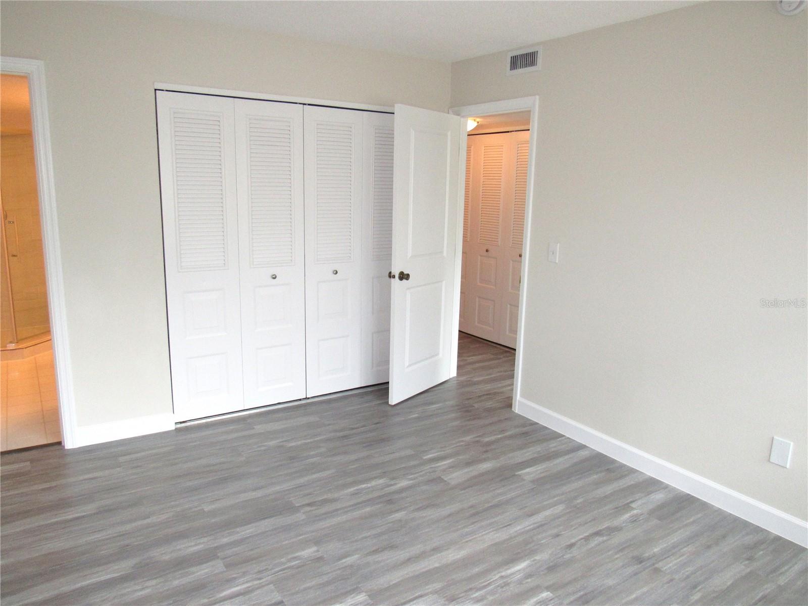 EDGEWATER MANOR - Residential