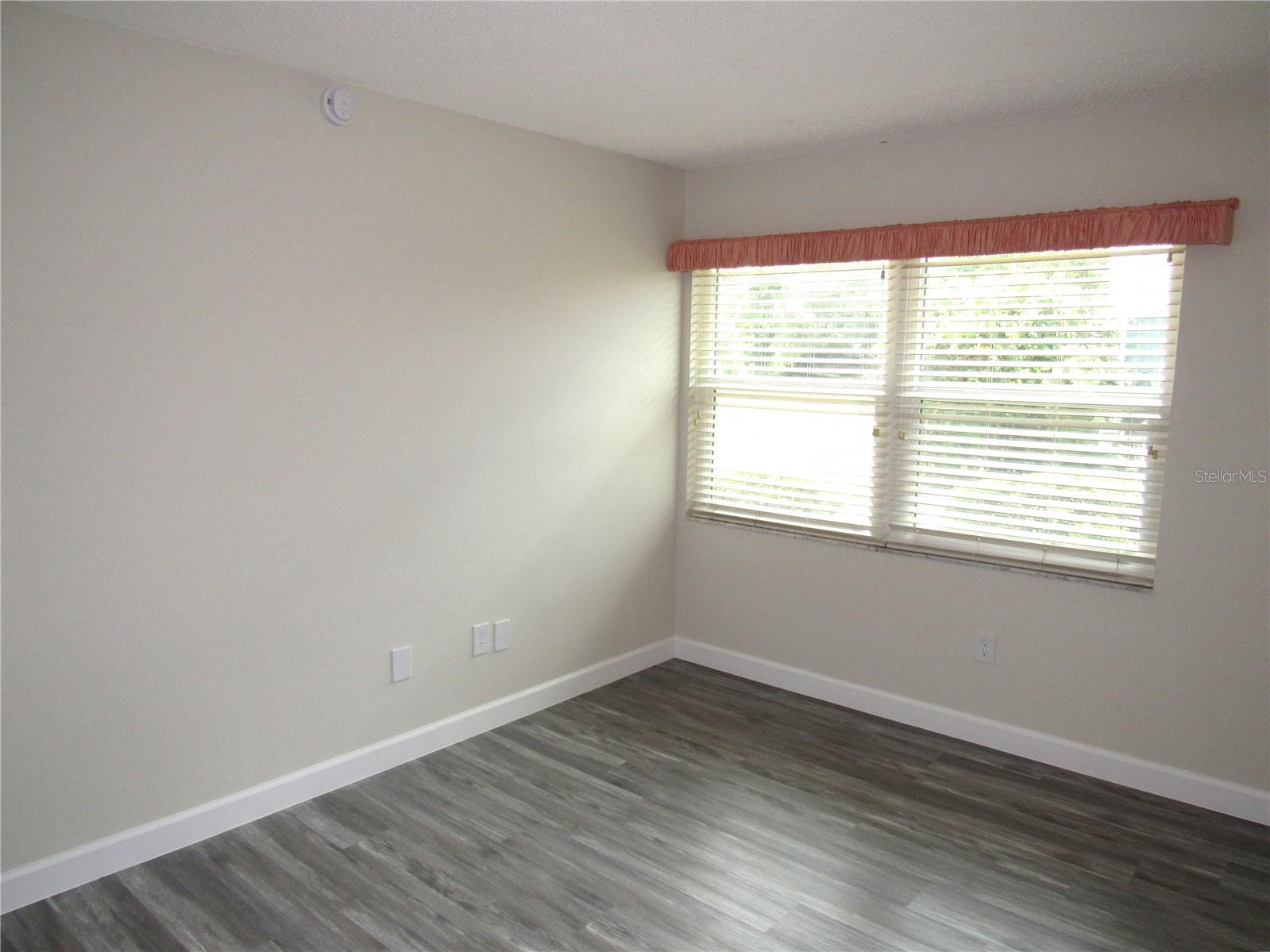 EDGEWATER MANOR - Residential