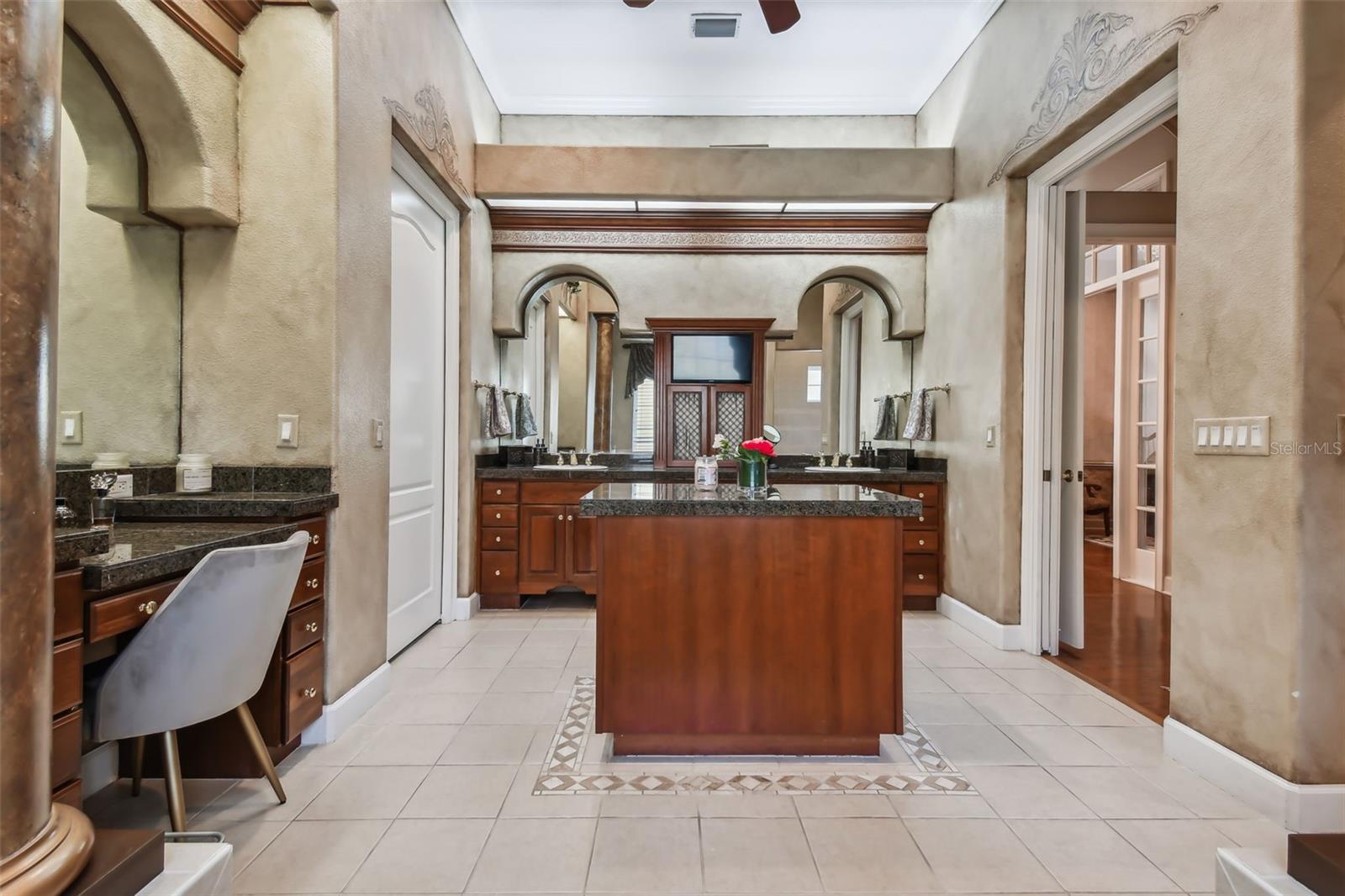 SIGNATURE ESTATES - Residential