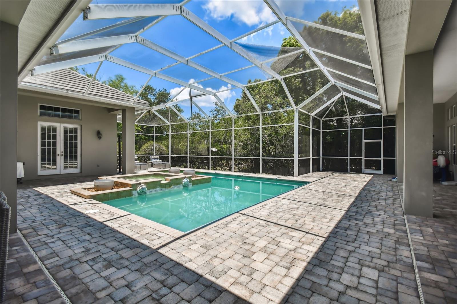 SIGNATURE ESTATES - Residential