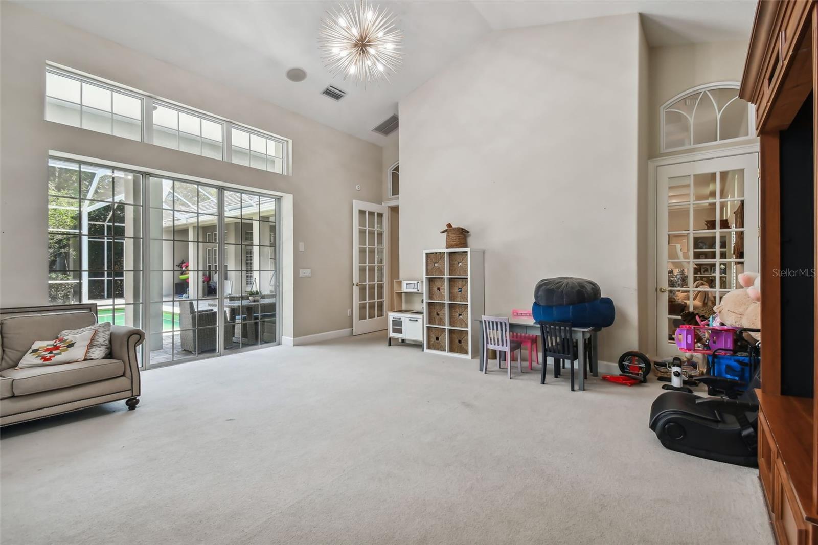 SIGNATURE ESTATES - Residential