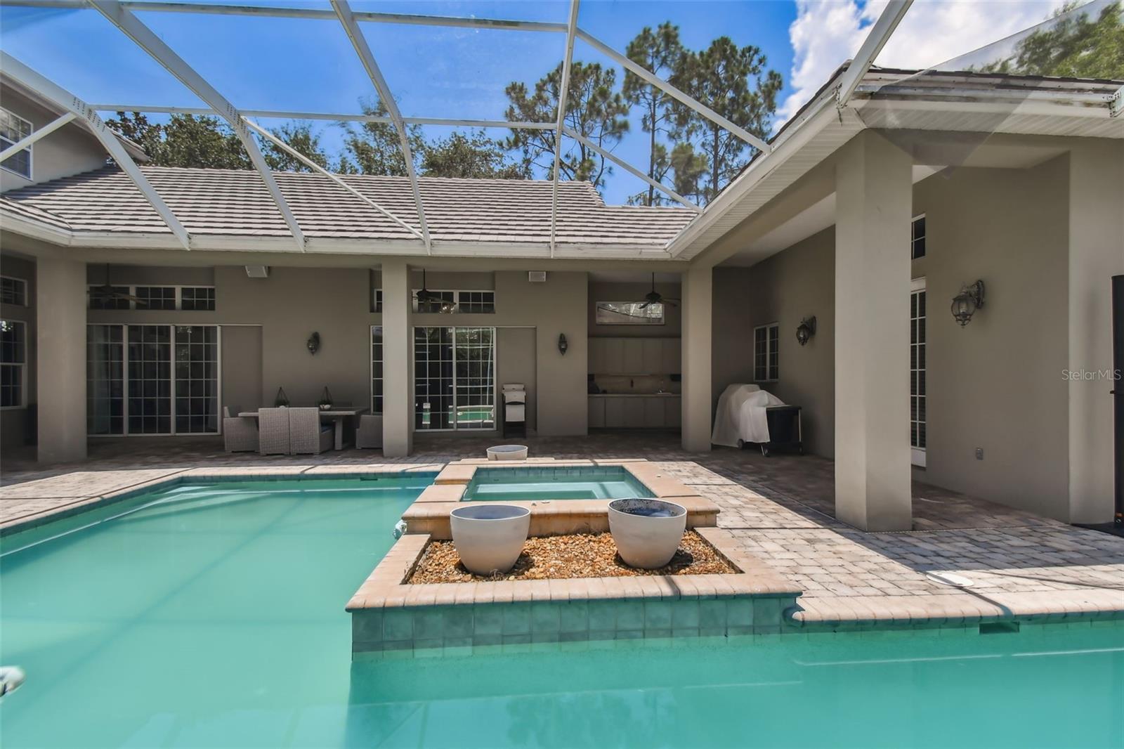 SIGNATURE ESTATES - Residential