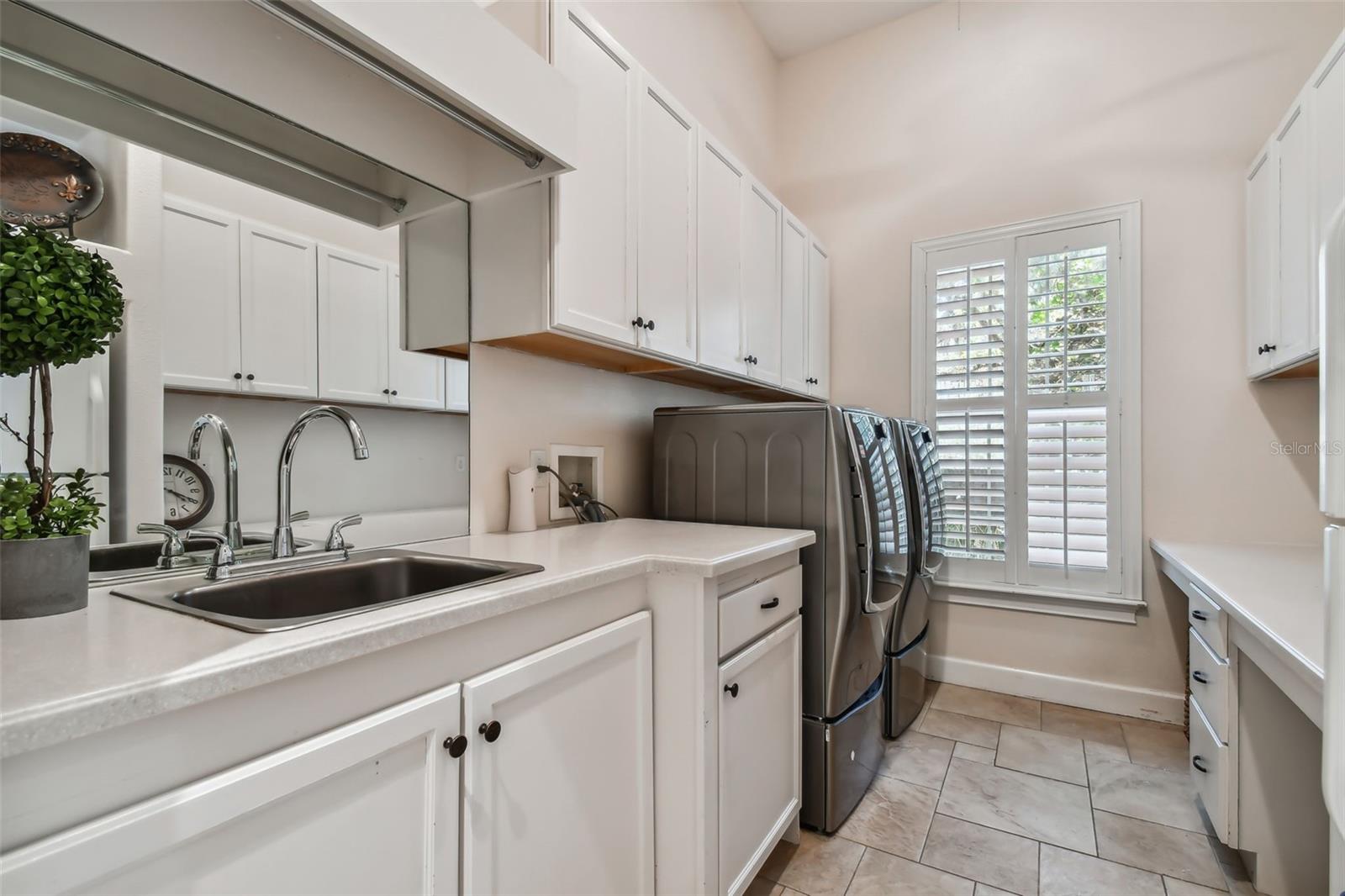 SIGNATURE ESTATES - Residential